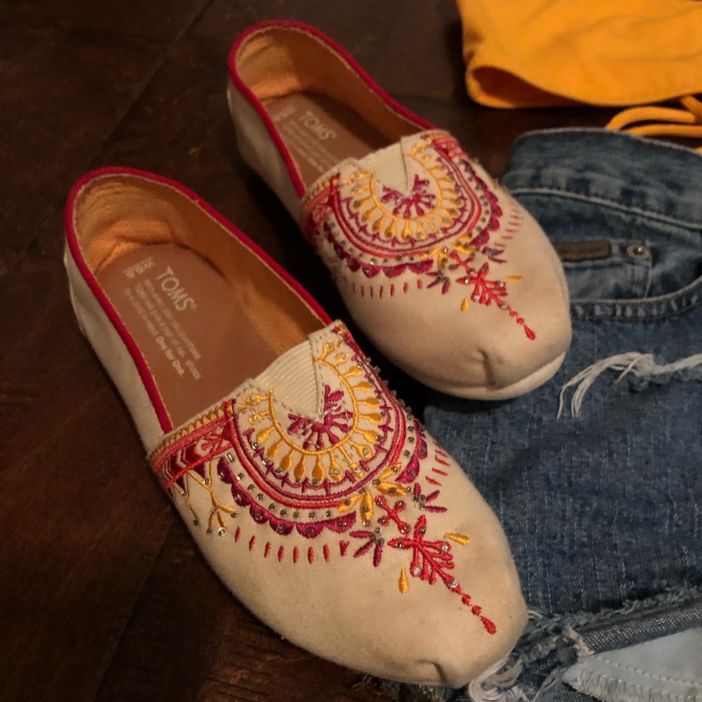 Boho Toms - Picture 2 of 3